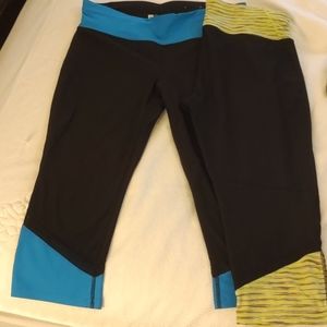 2pr L Xersion crop yoga pants barely worn